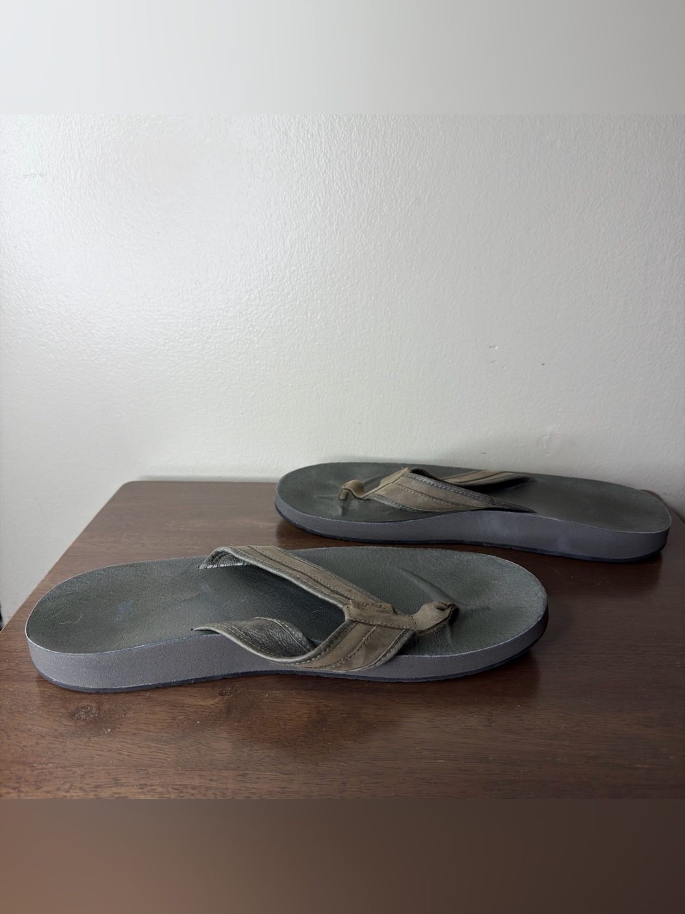 Teva Azure Gray Leather Flip Flop Sandals 12 Mens - Picture 2 of 7